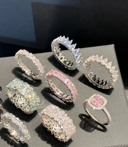 แหวน Cartier ซึ่งเป็นแบรนด์เครื่องประดับหรู...